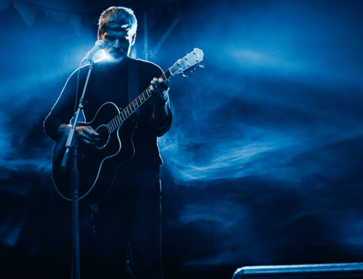 Republic Of Two – Mám rád modré fotky a tahle je jedna z mých nejmodřejších. Krom toho to ale také byl moc krásný koncert v prostorech holešovické tržnice.