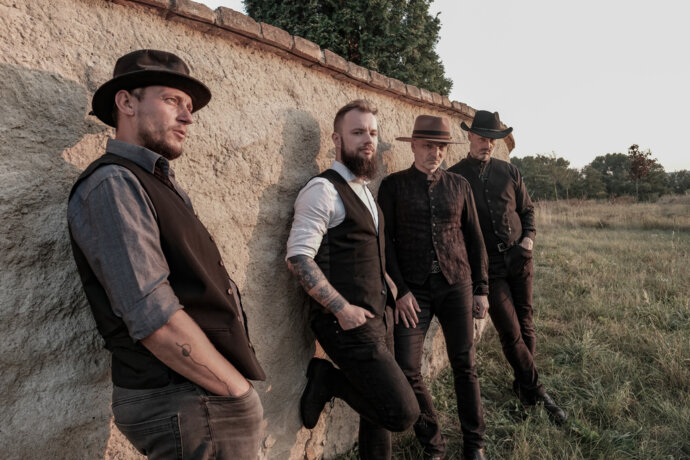 POLY NOIR - Útěk za dobrodružstvím